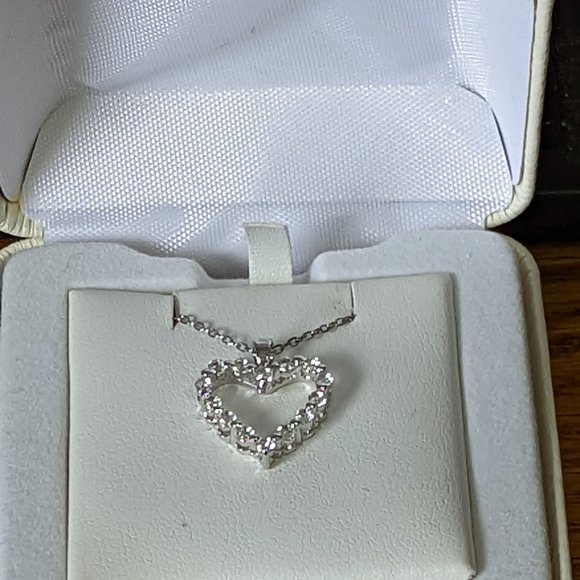 White Sapphire Heart Necklace - Picture 5 of 5